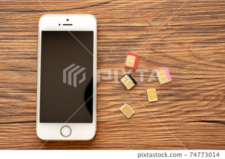 移動電話合同_木背景 移動電話合同_木背景 74773014