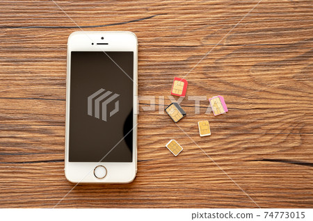 移動電話合同_木背景 移動電話合同_木背景 74773015