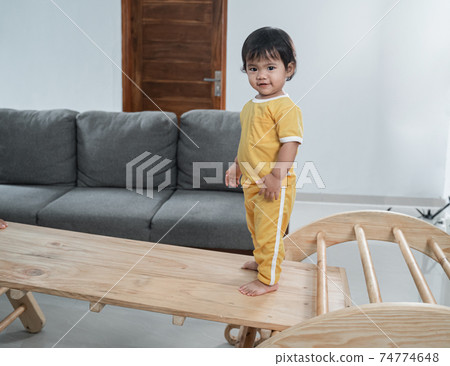 Little baby standing on top of Pikler triangle toys Little baby standing on top of Pikler triangle toys 74774648