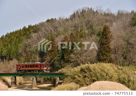 Train running on the Shigaraki Kohgen Railway Train running on the Shigaraki Kohgen Railway 74775513