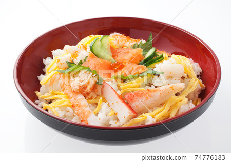 chirashi sushi  74776183