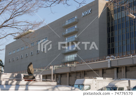 [Relay truck at NHK Broadcasting Center in Shibuya near the west entrance] 74776570