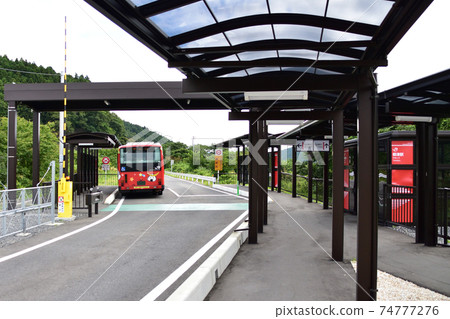 Scenery of Yanaizu Station on the Kesennuma Line of JR East 74777276