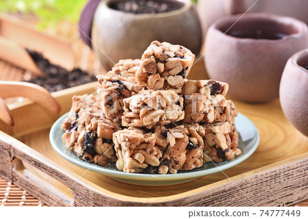 Peanut brittle   74777449