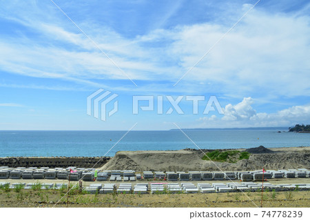 從柳會站到氣仙沼站的氣仙沼線BRT火車窗口風景 74778239