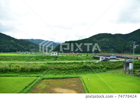 從柳會站到氣仙沼站的氣仙沼線BRT火車窗口風景 從柳會站到氣仙沼站的氣仙沼線BRT火車窗口風景 74778424