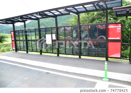 從柳會站到氣仙沼站的氣仙沼線BRT火車窗口風景 從柳會站到氣仙沼站的氣仙沼線BRT火車窗口風景 74778425