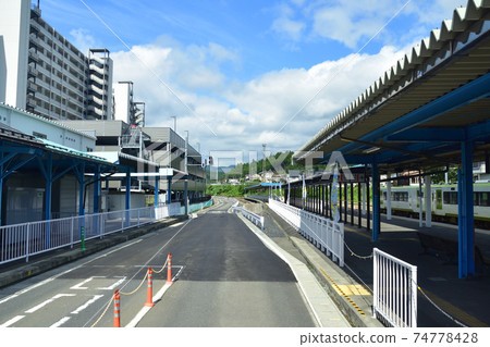 從柳會站到氣仙沼站的氣仙沼線BRT火車窗口風景 74778428