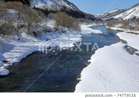 冬天的伊那河雪景-從福島縣忠武市龜岡大橋 冬天的伊那河雪景-從福島縣忠武市龜岡大橋 74779538