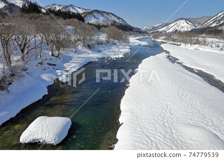 Winter Ina River Snowscape-From Kameoka Bridge, Tadami Town, Fukushima Prefecture 74779539
