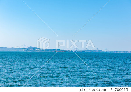 藍藍的天空和平靜的瀨戶內海 藍藍的天空和平靜的瀨戶內海 74780015