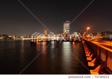 高松港的夜景 高松港的夜景 74780022