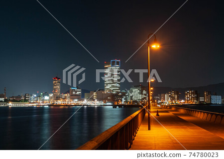 高松港的夜景 高松港的夜景 74780023