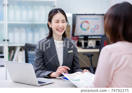 Receptionist Female customer service Receptionist Female customer service 74782275