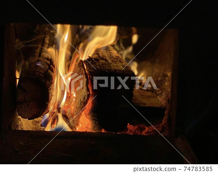 A flame that burns beautifully in the kiln A flame that burns beautifully in the kiln 74783585