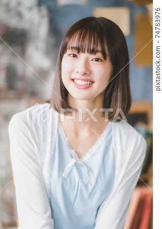 Late teenage girls morning Late teenage girls morning 74783976