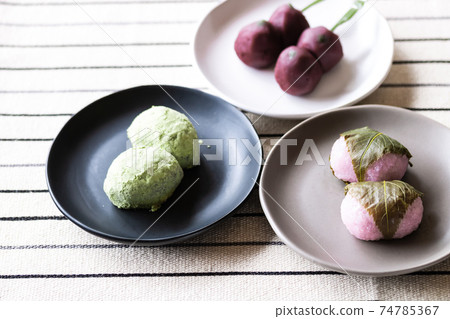 Three kinds of spring rice cake sweets Three kinds of spring rice cake sweets 74785367