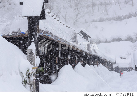 Tsuru no Yu Onsen in the snowy landscape Tsuru no Yu Onsen in the snowy landscape 74785911