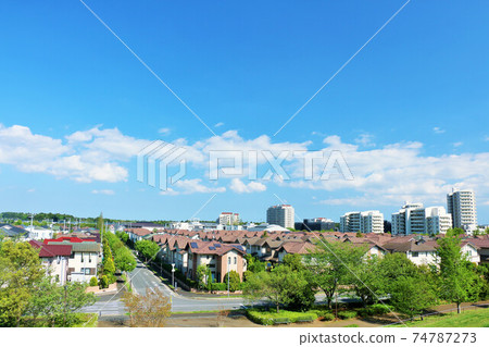 Residential area of blue sky 74787273