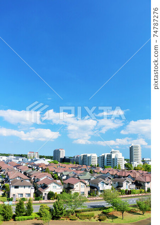 Residential area of blue sky 74787276