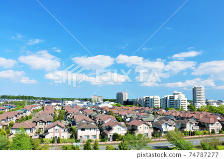 Residential area of blue sky 74787277