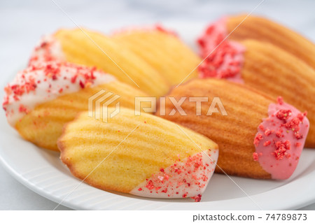 瑪德琳蛋糕 瑪德蓮 草莓 巧克力 裝飾 French madeleine cake マドレーヌ 瑪德琳蛋糕 瑪德蓮 草莓 巧克力 裝飾 French madeleine cake マドレーヌ 74789873