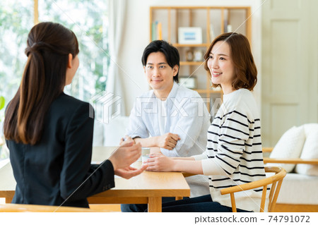Young couple receiving visiting business Young couple receiving visiting business 74791072