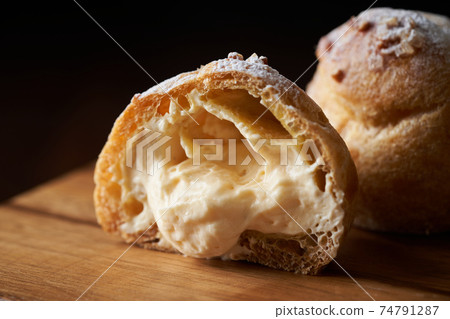Cream puff in half Cream puff in half 74791287