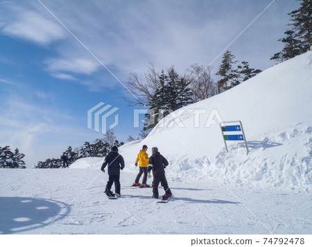 Sunny ski resort and snowboarder (Kawaba ski resort, Gunma prefecture) 74792478