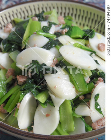 春節美食，上海炒年糕 74794997