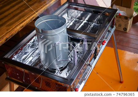 Start a charcoal fire on the BBQ stove Start a charcoal fire on the BBQ stove 74796365