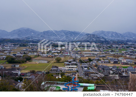 Townscape of Miki Town, Kagawa Prefecture Snow Sanuki Mountains in the distance 74798447