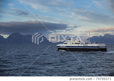Hydrogen fuel cell ship 74799371