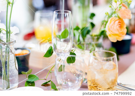 Wedding reception table 74799992