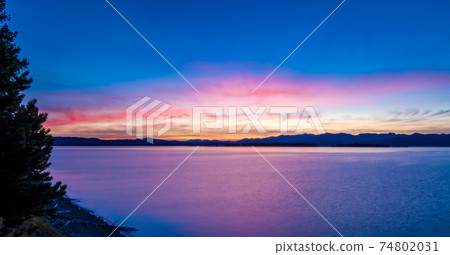 Sunrise over yellowstone lake in yellowstone national park 74802031