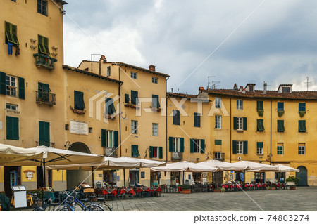 Piazza Anfiteatro, Lucca, Italy 74803274