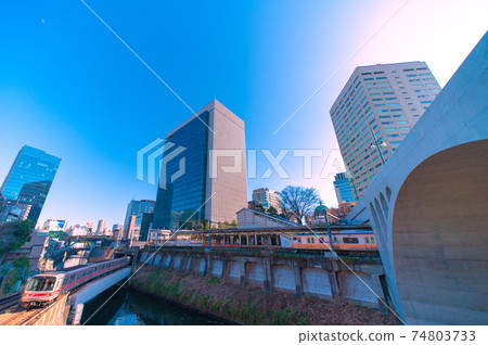 俯瞰美麗的Hiribibashi，東京地鐵丸之內線，御茶之水站等 74803733