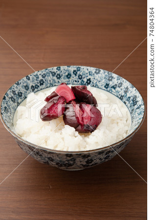 Shibazuke and rice 74804364
