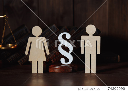 Couple figures with paragraph sign. Divorce concept Couple figures with paragraph sign. Divorce concept 74809990