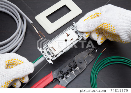 Electrical work Grounding outlet with ground terminal (20A) Electrical work Grounding outlet with ground terminal (20A) 74811579