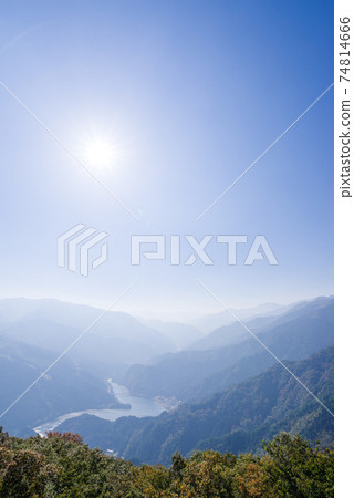 [Suiha Plateau] The banks of the Dozan River and Kinsago Lake 74814666