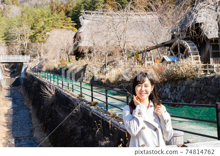 A woman sightseeing in a Japanese-style house ≪Photographing cooperation: Saiko Iyashi no Sato Neba≫ 74814762