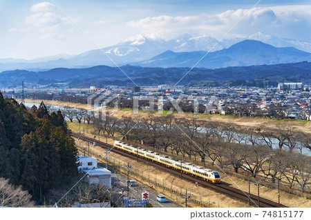 宮城縣早柴山早春山脈和E653系列特種列車 宮城縣早柴山早春山脈和E653系列特種列車 74815177