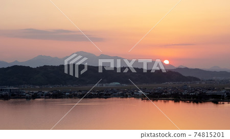 湖畔黃昏單車影像（東鄉池出山天文台） 74815201