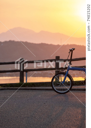 Lakeside dusk Cycling image (Togoike Izumoyama Observatory) 74815202