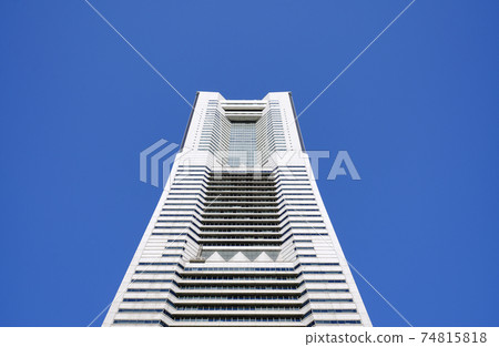 Yokohama cityscape of Japan It's like "early summer" cheerful. Yokohama Landmark Tower that shines in the blue sky 74815818