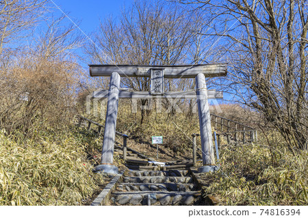 Mt. Haruna, Lake Haruna, Haruna Fuji Shrine, winter scenery 74816394