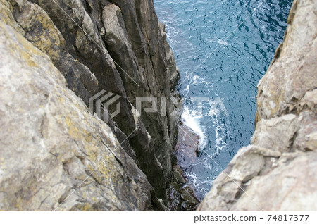 Looking into the cliffs of Tojinbo, Fukui 74817377