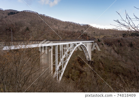 Roppongizawa Bridge in winter, Nikko City, Tochigi Prefecture, Kirifuri Plateau Roppongizawa Bridge in winter, Nikko City, Tochigi Prefecture, Kirifuri Plateau 74818409