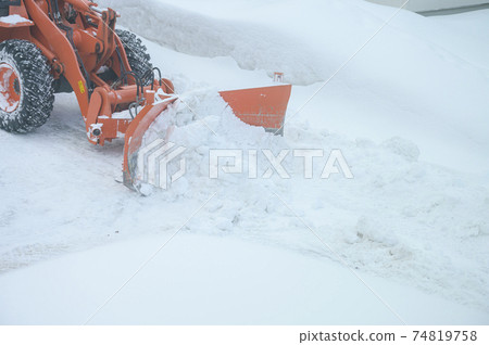 Snow removal work 74819758